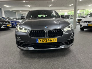 BMW X2 SDrive18i Executive / NL-auto / Navigatie / 2