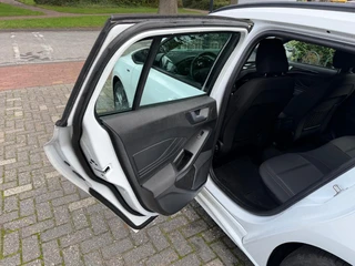 Ford Focus Wagon 1.0 EcoBoost ST Line Business / 40