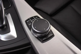BMW 3-serie Touring 320i M Sport Edition | 2e eigenaar | NL auto | Camera | HiFi audio | Stoelverwarming | DAB | Head-up | Cruise control | LED | Park Assistant | PDC | Navigatie / 34