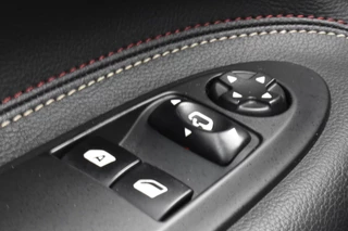 DS DS 3 PureTech 130pk Performance Line  | Navigatie | Airconditioning ECC | Camera achter | Parkeersensoren | sportstoelen | Isofix Bevestigingspunten | Apple Carplay & Android Auto | Zeer Compleet!! / 17