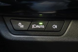 BMW X1 sDrive18i High Executive Automaat  / Widescreen Display / Stoelverwarming / Leder / Climate Control / Driving Assistant Plus / Cruise Control / Leder / Achteruitrijcamera / 17 Inch / Adaptieve LED koplampen / 28