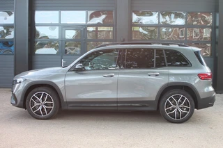 Mercedes-Benz EQB 250+ AMG LINE 7P. / 11