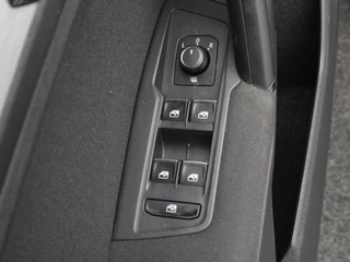 Volkswagen Tiguan 1.4 TSi 125 Pk Connected Series | Cruise Control | Navigatie | Climatronic | Parkeersensoren | 17 Inch | 158.663 Km !! / 20