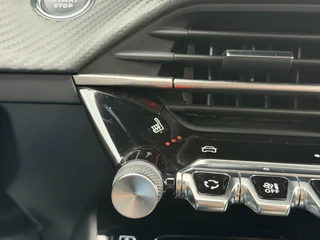 Peugeot 208 Allure 1.2 Hybrid 100PK e-DCS6 Automaat Trekhaak, Navigatie, Achteruitrijcamera, Keyless, Stoelverwarming, Apple Carplay, Android Auto / 31