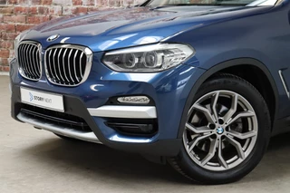 BMW X3 xDrive20i High Executive xLine Automaat  / Navigatiesysteem Professional / Panoramadak / Trekhaak / Leder / Parkeersensoren voor+achter / 19 Inch / Sportstoelen / LED / Stoelverwarming / Climate Control / 2