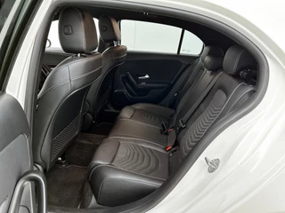 Mercedes-Benz A-klasse 250 e Premium | Automaat | Cruise control | Stoelverwarming | Navigatie | Camera | Parkeersensoren / 18