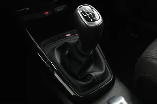 Kia Stonic 1.0 T-GDi MHEV DynamicLine  Navigatie - Achteruitrijcamera - Cruise Control - Apple & Android Carplay - Fabrieksgarantie t/m 14-04-2032 / 28