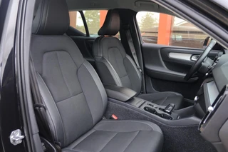 Volvo XC40 T4 Momentum | Stoelverwarming | Trekhaak | Parkeercamera | Keyless / 25