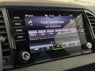 Skoda Karoq 1.5 TSI Sportline | Pano | Clima | Stuur/Stoelverwarming | Cruise | Carplay | Navi | ( Vestiging - Nieuwegein) / 22
