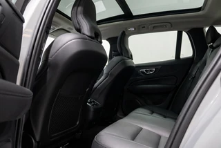 Volvo V60 B4 MHEV Ultimate Dark 197PK Pano l Harman l Leder l 360° | HUD | Winterpakket / 11