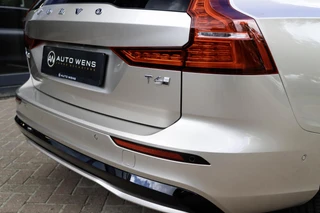 Volvo V60 T6 AWD Plus Dark / 7