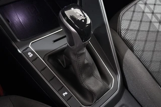 Volkswagen Taigo 1.0 TSI R-Line Business DSG Automaat Achteruitrijcamera Apple CarPlay / 25