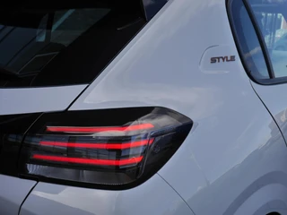 Peugeot 208 1.2 PureTech 100 Style | Lage km.stand | Airco | Cruise control | Parkeersensoren achter | Apple Carplay/Android Auto | Led verlichting / 33