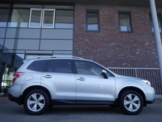 Subaru Forester 2.0 Luxury / 2