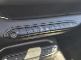 Jeep Avenger Altitude 54 kWh | 20'' Brute velgen | Apple-Android | Stoelverwarming / 21