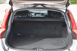 Volvo V60 2.0 T4 Summum 191 pk Luxury Line Winter | Vol | NL-Auto | Trekhaak | Open dak | Standkachel | Elekt.stoelen | Camera | LED/Xenon | 4-Seasons / 10