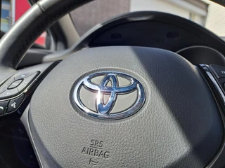 Toyota C-HR 1.8 Hybrid Dynamic / 19