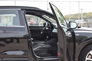 Audi Q3 45 TFSI e S edition S-Line 245 PK | NL-Auto | Keyless | Carplay | Virtual cockpit | DAB | Elekt.trekhaak | Full LED | Allweathers / 37