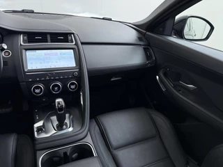 Jaguar E-PACE 2.0 P200 AWD R-Dynamic / 30