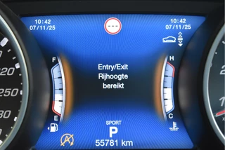 Maserati Levante 3.0 V6 AWD GranLusso 350 pk Facelift Driver ass.Pack 1 | Open dak | Harman/Kardon | Camera | Luchtvering | Carplay | Keyless | DAB | Full LED | 20" / 52