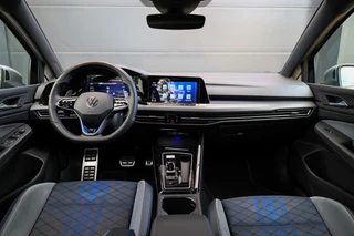 Volkswagen Golf 2.0 TSI R 4Motion  | PANO | AKRAPOVIC | DODE HOEK | STUURVERW | IQ-LIGHT | / 24