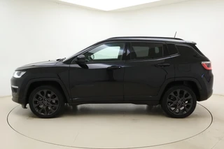 Jeep Compass 4xe 240 Plug-in Hybrid Electric S Automaat | Lederen bekleding | Trekhaak | Camera | Keyless | Lichtmetalen velgen black | Climate control / 6