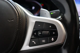 BMW 3 Serie Sedan 320i High Executive M Sport Pakket Automaat  / Live Cockpit Professional / Schuif-/kanteldak / Achteruitrijcamera / Stoelverwarming / DAB / Shadow Line / Apple CarPlay / LED / 19 Inch / Extra Getint Glas / 39