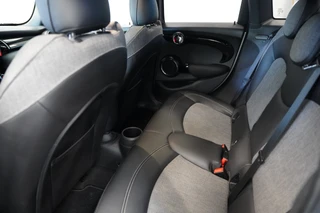 MINI 5-deurs 1.5 Cooper Chili  Navigatie Full-led CruiseControl / 16