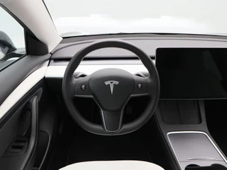 Tesla Model 3 Standard RWD Plus 60 kWh 238 Pk | Stoelverwarming | Panoramadak | Camera | Adaptive Cruise | 18 Inch | 41.788 Km !! / 31