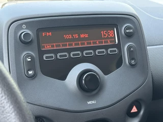 Toyota Aygo FUN 5-DEURS NL-AUTO AIRCO CENTRALE VERGRENDELING / 24