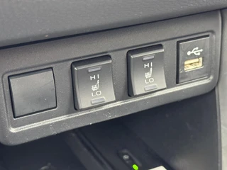 Toyota Corolla Cross 2.0 HYBRID 184PK FIRST-EDITION BLIND-SPOT EL-ACHTERKLEP LM-VELGEN KEYLESS PARK-SENSOREN STOELVERW DRAADLOOS-LADEN AD-CRUISE BLUETOOTH / 33