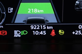 Audi Q4 Sportback e-tron 40 S edition 77 kWh SOH 93% Trekhaak Camera HUD Sonos Panoramadak Stoelverwarming Navigatie S-Line / 52