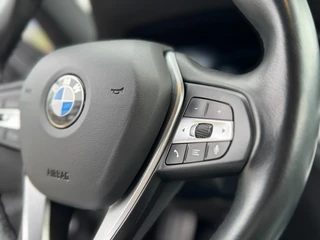 BMW 3 Serie 318i Executive Edition Sport Line I LED I Carplay I Sportstoelen / 33
