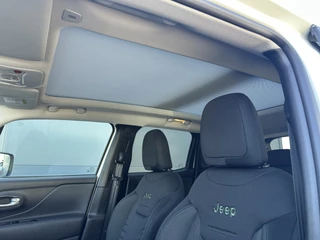 Jeep Renegade 4xe 240 Plug-in Hybrid The North Star (Elektrisch Schuifdak - Navigatie - Apple Carplay - Camera - Stoel & Stuurverwarming - LED) / 28