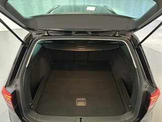Volkswagen Passat Variant 1.5 TSI 150pk DSG Comfort Business Navigatie Parkeersensoren App-Connect / 19