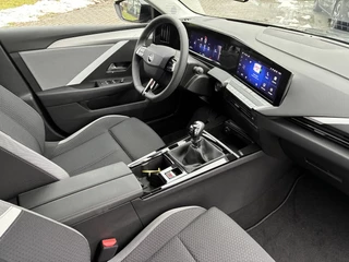 Opel Astra 1.2 Turbo 110pk Business Edition | Navigatie | Achteruitrijcamera |  Adapt. Cruise control | Stoel & stuurverwarming | AGR Comfortstoel | Keyless | Parkeersensoren / 45