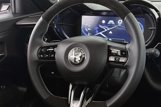 Alfa Romeo Junior 1.2 Turbo Hybrid Ibrida Sport Speciale Pano Massage Stoelverwarming / 13