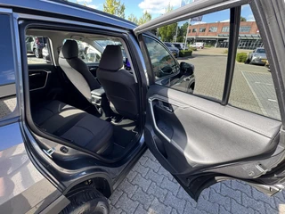 Toyota RAV4 2.5 Hybrid AWD DYNAMIC 1650KG TREKGEW STOELVERW PARK-SENSOREN NAVI CAMERA APPLE/ANDROID LM-VELGEN / 20