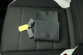 Volkswagen T-Roc 1.5 TSI 150pk DSG Sport Trekhaak Stoelverwarming Camera Keyless Navigatie / 32