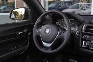 BMW 2-serie Cabrio 220i Sport | Origineel NL | Cruise control | Stoelverwarming | Xenon | Sportstoelen | HiFi audio | Navigatie Professional | Sportstuur | Chrome Line | Keyless entry / 19