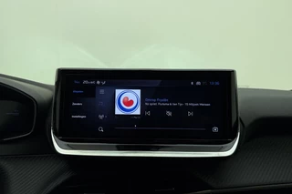 Peugeot 208 1.2 Hybrid e-DCS6 Allure 110 PK | Automaat | Vision & Navigation Pack | Metaallak | Parkeersensor | Camera | Licht Metalen Velgen | Nieuw uit voorraad | Direct leverbaar / 26
