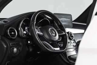 Mercedes-Benz GLC Coupé 250 4MATIC 211 PK Premium AMG Line  | S/K-Panodak | Cruise | Stoelverw. | PDC | Camera | App. Connect | ECC | LM 21" | / 16