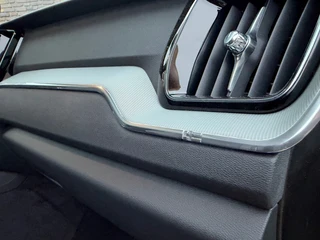 Volvo XC60 2.0 T6 AWD Ultra Black Edition Panodak H&K 360 Camera / 31