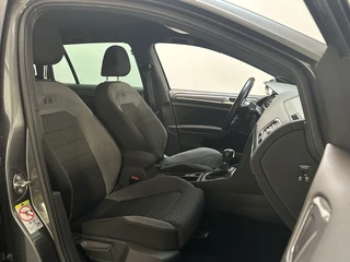 Volkswagen Golf Variant 1.5 TSI 150pk DSG Highline R-Line Stoelverwarming LED Camera Virtual Cockpit / 6