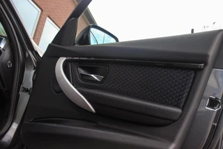 BMW 3-serie Touring 318i Corporate Lease Executive | M Sport pakket | Stoelverwarming | LED | Navigatie Professional | Bluetooth | Sportstoelen | M-sportstuur | PDC | Shadow Line / 33