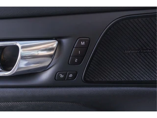 Volvo V60 2.0 B4 Momentum Business  | Pano | Harman Kardon | / 29