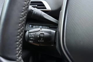 Peugeot 3008 1.2T Allure | 130PK | Elektrische Achterklep | Afneembare trekhaak | Keyless Entry & Start | 19'' Lichtmetalen velgen | Navigatie | DAB + | Camera Achter | 1e eigenaar! / 20