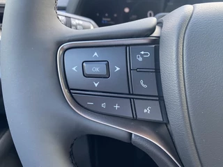 Lexus UX 300h Ultimate Edition DIRECT LEVERBAAR EL-ACHTERKLEP STUURVERW STOELVERW GROOT-SCHERM BLIND-SPOT / 33