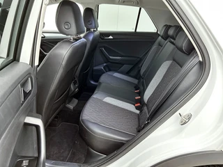Volkswagen T-ROC 1.5 TSI Life Edition | Automaat | Adaptive Cruise | Stoelverwarming | CarPlay | Parkeersensoren | BTW / 29