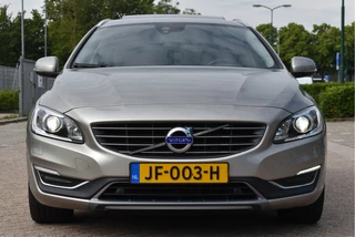 Volvo V60 2.0 T4 Summum 191 pk Luxury Line Winter | Vol | NL-Auto | Trekhaak | Open dak | Standkachel | Elekt.stoelen | Camera | LED/Xenon | 4-Seasons / 4